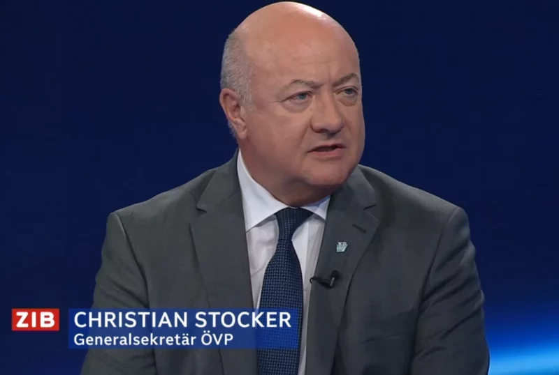 Christian Stocker stellte sich am Dienstag den Fragen von Armin Wolf zur Kampagne "Glaub an Österreich". Foto: Screenshot Zur-Sache/tvthek.orf.at