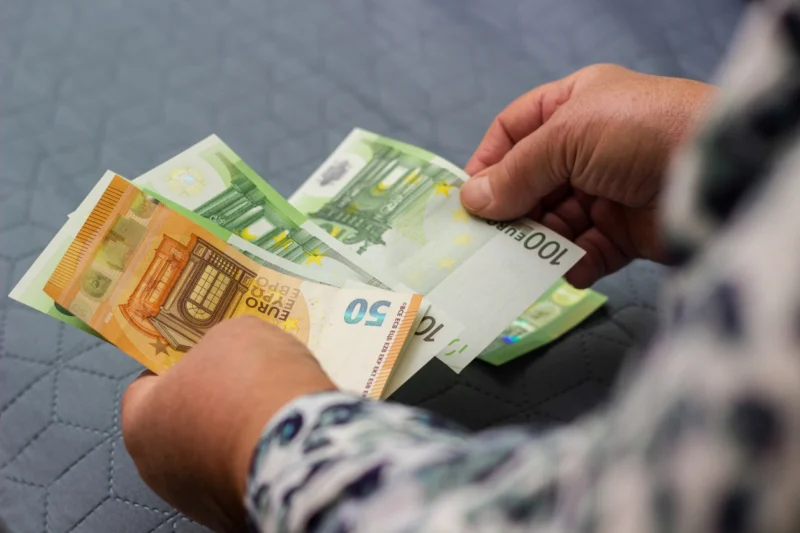 Um fast 10 Prozent werden die Pensionen in Österreich erhöht. 5,3 Milliarden Euro werden ab 1.1.2024 rund 2,2 Millionen Pensionisten zusätzlich ausbezahlt. Foto: istock/sanjagrujic