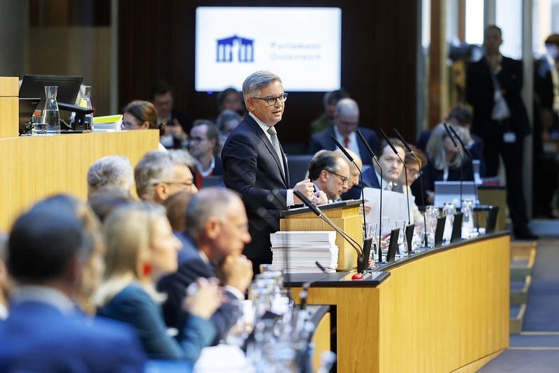 In Anwesenheit der gesamten Bundesregierung präsentierte Finanzminister Magnus Brunner am Mittwoch dem Nationalrat das Budget 2024. Foto: BKA/Wenzel
