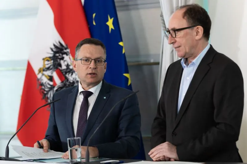 Sozialsprecher August Wöginger (ÖVP) und Sozialminister Johannes Rauch (Grüne): nächster Schritt zur Inklusion. Foto: Bka/Tarek Wilde