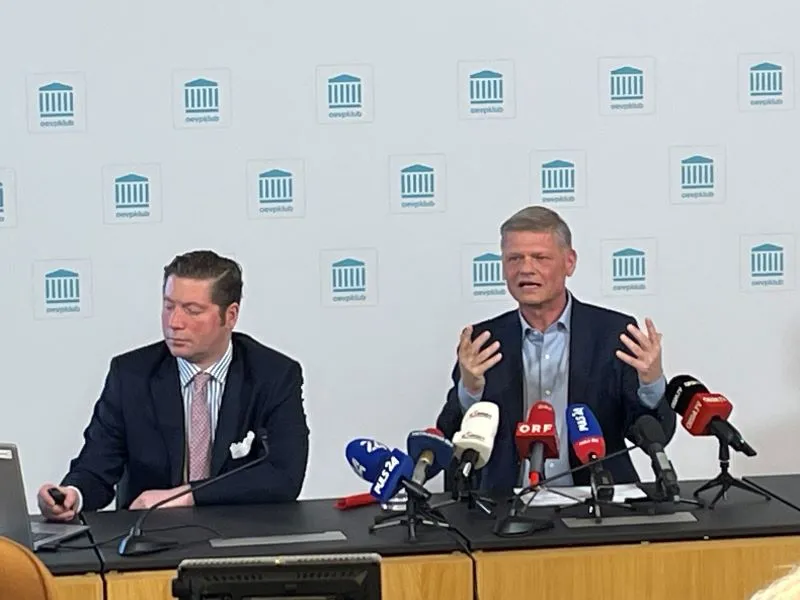 Herbert Kickl erhielt 2014-2016 zum Abgeordnetengehalt eine weitere Zahlung der FPÖ Wien.