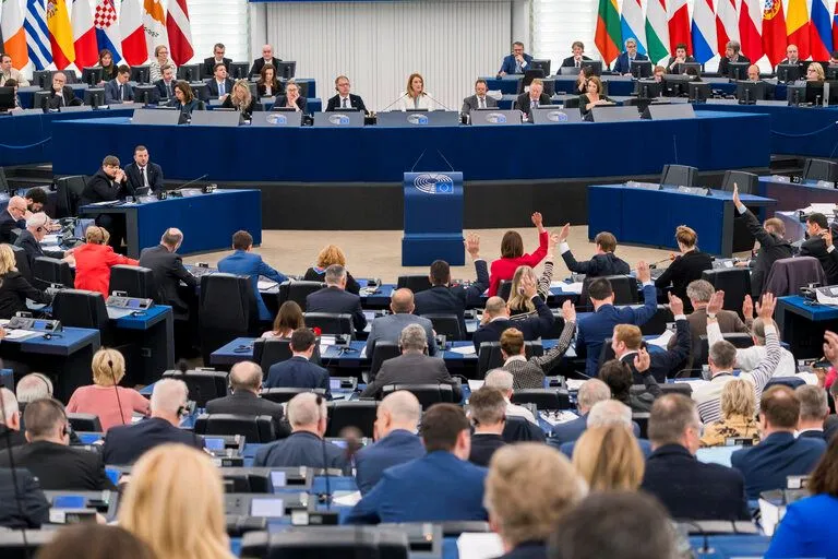 Die Europäische Union wählt ein neues Parlament. In Österreich sorgt eine Reform für vereinfachte Abgabe der Stimme, etwa durch eine Wahlkarte. Foto: EP