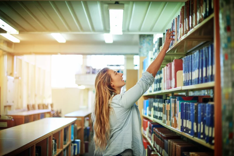 Leistung im Studium zahlt sich aus. Für das laufende Studienjahr werden 15 Millionen Euro an Leistungs- und Förderstipendien ausbezahlt. Foto: istock/peoplemages