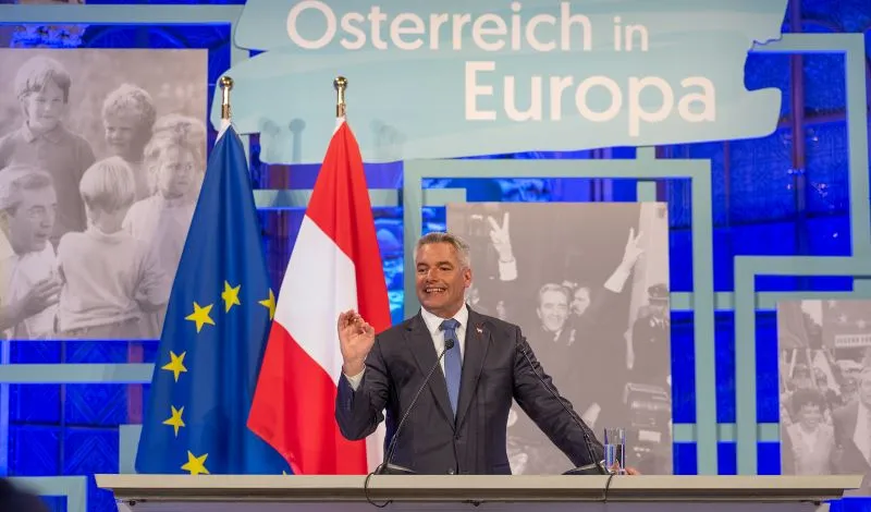 Demokratie und Vielfalt, Sicherheit und Grenzschutz für Österreich und Europa: Bundeskanzler Karl Nehammer beim Gedenken an Außenminister Alois Mock diese Woche in Wien. Foto: ÖVP