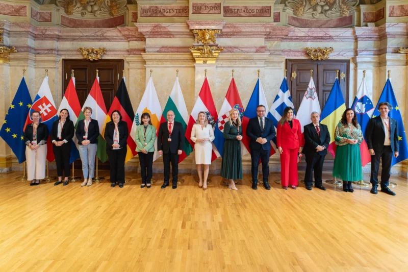 Vertreter aus 17 Nationen konnte Familienministerin Susanne Raab zur Europäischen Familienkonferenz in Wien begrüßen. Foto: BKA/Florian Schrötter