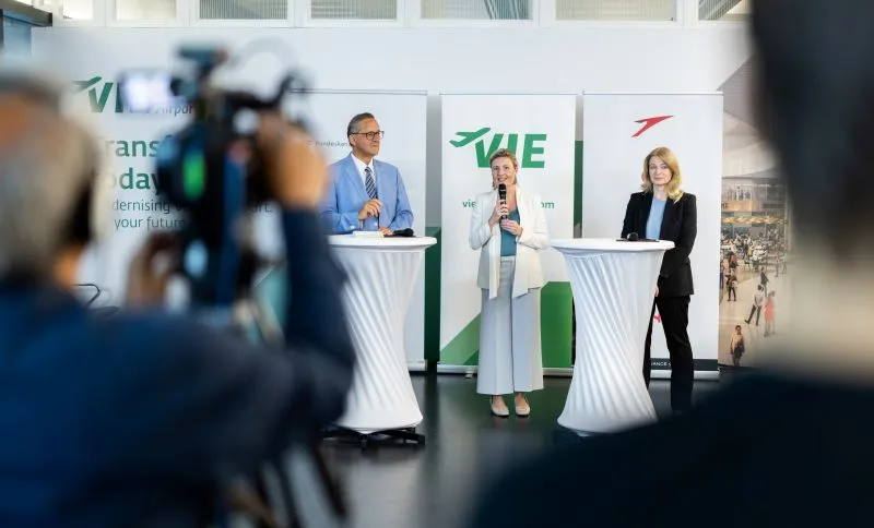 Familienservice am Flughafen: Günther Ofner, Susanne Raab, Annette Mann