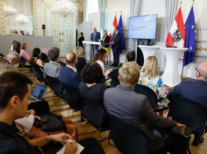 Hohes Interesse an Integration und Leitkultur bei Pressekonferenz im Bundeskanzleramt