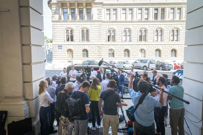 Die Tour "Stabilität für Österreich“ führt Bundeskanzler und ÖVP-Parteichef Karl Nehammer in den nächsten 14 Tagen in alle Bundesländer. Nehammer will zuhören, Ängste nehmen, Lösungen aufzeigen und damit für seine Politik der Mitte und der Stabilität werben. Foto: ÖVP