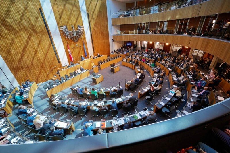 Das Parlament ist vorbereitet, am 24. Oktober tritt der neu gewählte Nationalrat zusammen. Foto: Thomas Topf