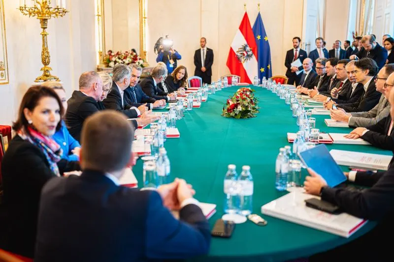 Reformen beschlossen, Stabilität und Wohlstand gesichert, Krisen bewältigt: Die Bundesregierung unter Bundeskanzler Karl Nehammer zieht eine positive Bilanz (im Bild Festsitzung zum Nationalfeiertag 2023).Foto: Bka / Florian Schrötter