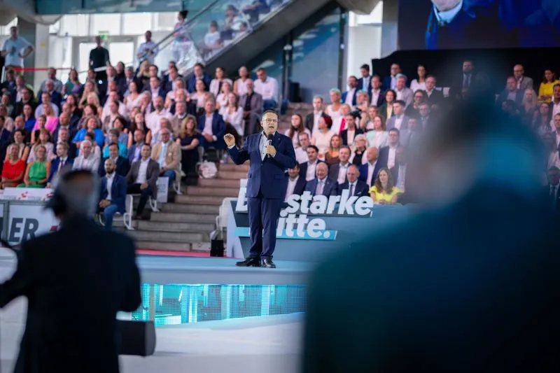 August Wöginger beim Start in die Intensivphase des Wahlkampfes: Mit der ÖVP ein Ja zu Stabilität. Ein klares Nein zu gefährlichen Experimenten am linken und am rechten Rand. Fotos: ÖVP