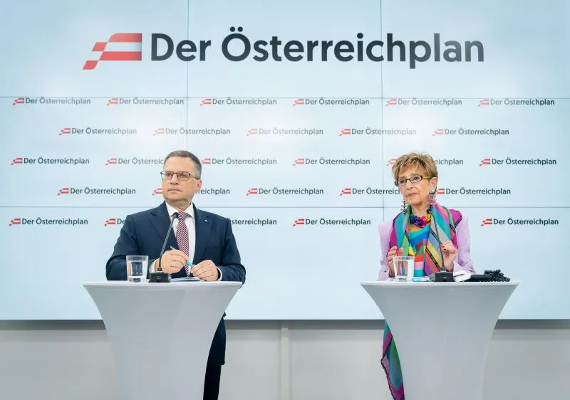 August Wöginger, Klubobmann und Sozialsprecher der ÖVP, mit Ingrid Korosec, Präsidentin des Seniorenbundes: Das Pensionssystem in Österreich ist sicher und gehört zu den besten der Welt. Foto: THR