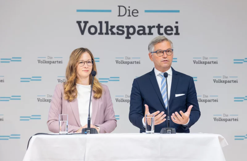 Die ÖVP setzt auf weitere Maßnahmen für mehr Eigentum. Claudia Plakolm und Magnus Brunner präsentierten die Eckpunkte aus dem ÖVP-Wahlprogramm. Foto: ÖVP