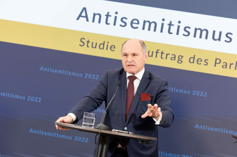 Als Nationalratspräsident setzt sich Wolfgang Sobotta sehr stark gegen Antisemitismus in Österreich ein. Dafür wurden vom Parlament bereits mehrere Initiativen gesetzt. Eine neue Studie beschäftigt sich mit Antisemitismus bei jungen Menschen. Foto (Archiv): Anna Rauchenberger