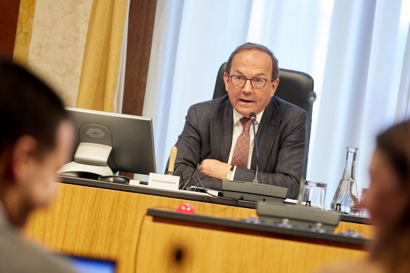 Der Salzburger Abgeordnete Peter Haubner wird von der ÖVP-Fraktion für die Wahl zum zweiten Präsidenten des Nationalrats vorgeschlagen (im Bild bei der Leitung des Wirtschaftsausschusses). Foto: Thomas Topf