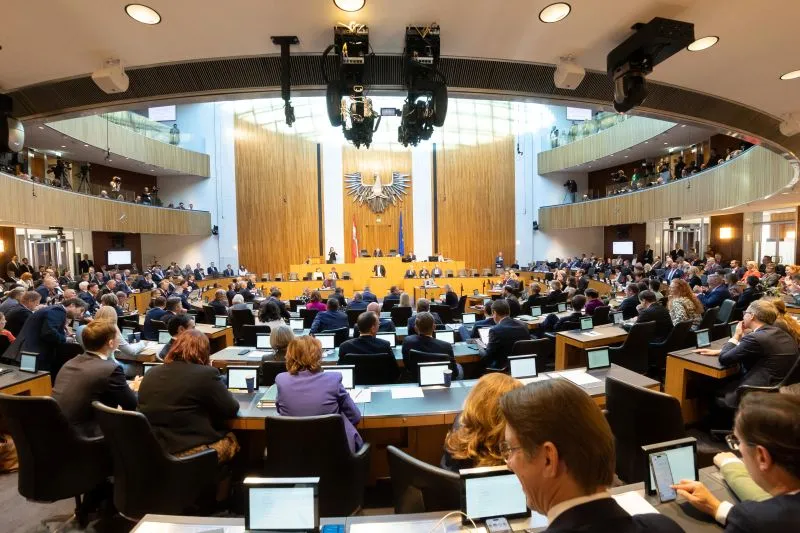 Einzeln angelobt: 183 Frauen und Männer wurden am 24. Oktober 2024 für die 28. Gesetzgebungsperiode des Nationalrats als Abgeordnete angelobt. Foto: Ulrike Wieser