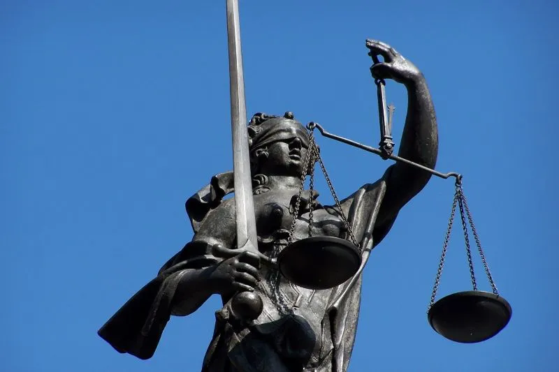 Die Wirtschafts- und Korruptionsstaatsanwaltschaft hat ein weiteres Ermittlungsverfahren gegen Wolfgang Sobotka eingestellt. Bild: Figur der Justitia, Göttin der Gerechtigkeit. Foto: HHS/pixelio.de