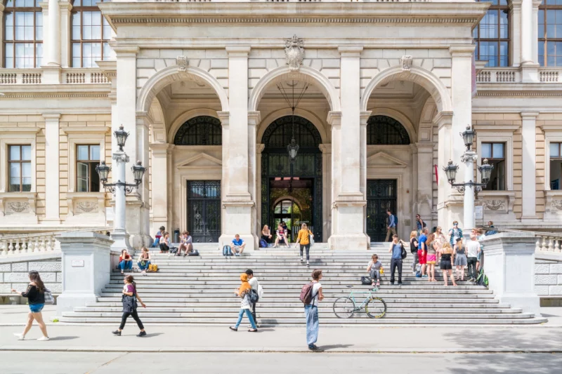 Interessante Einblicke liefert eine aktuelle Studie rund um das Thema Studieren und Studenten in Österreich. Foto: istock/TasfotoNL