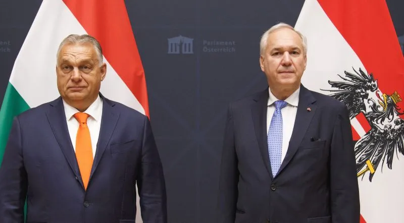 PremierministerViktor Orbán bei Präsident Walter Rosenkranz: Wer trägt die Kosten? Denn zum Treffen waren nur FPÖ-Politiker geladen. Foto: Rastegar