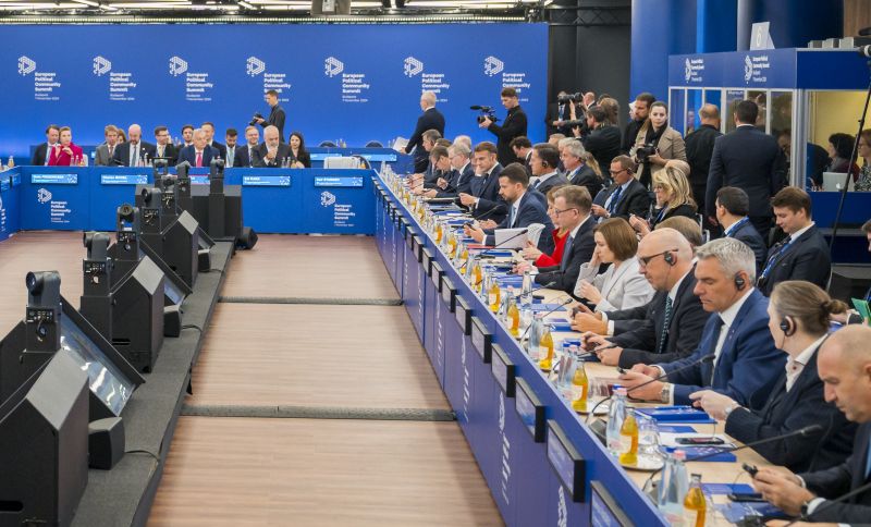 Bundeskanzler Karl Nehammer und nahezu fünfzig Staats- und Regierungschef bei Europa-Gipfeln in Budapest: Die USA-Wahl und die Auflösung der Koalitionsregierung in Berlin prägen die Agenda Foto: EP