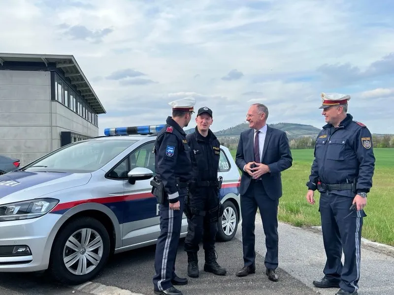 Innenminister Gerhard Karner verlängert die Grenzkontrollen Österreichs zu Ungarn und zu Slowenien bis Mai 2025. Foto: BMI