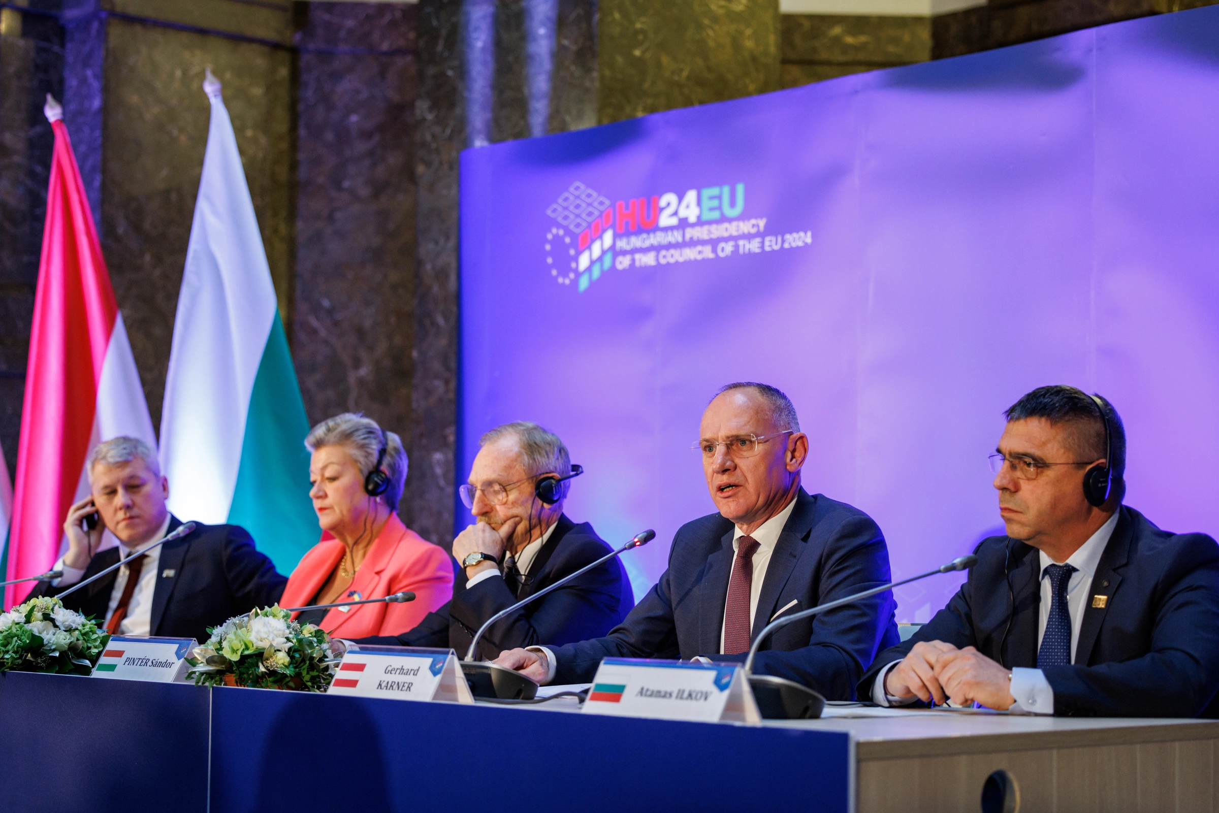 Gerhard Karner mit EU-Kommissarin Ylva Johansson und Ressortkollegen in der Pressekonferenz nach dem Arbeitsgespräch in Budapest: Neues Grenzschutzpaket ein notwendiger Schritt für Schengen-Beitritt von Rumänien und Bulgarien. Fotos: Hungarian Presidency