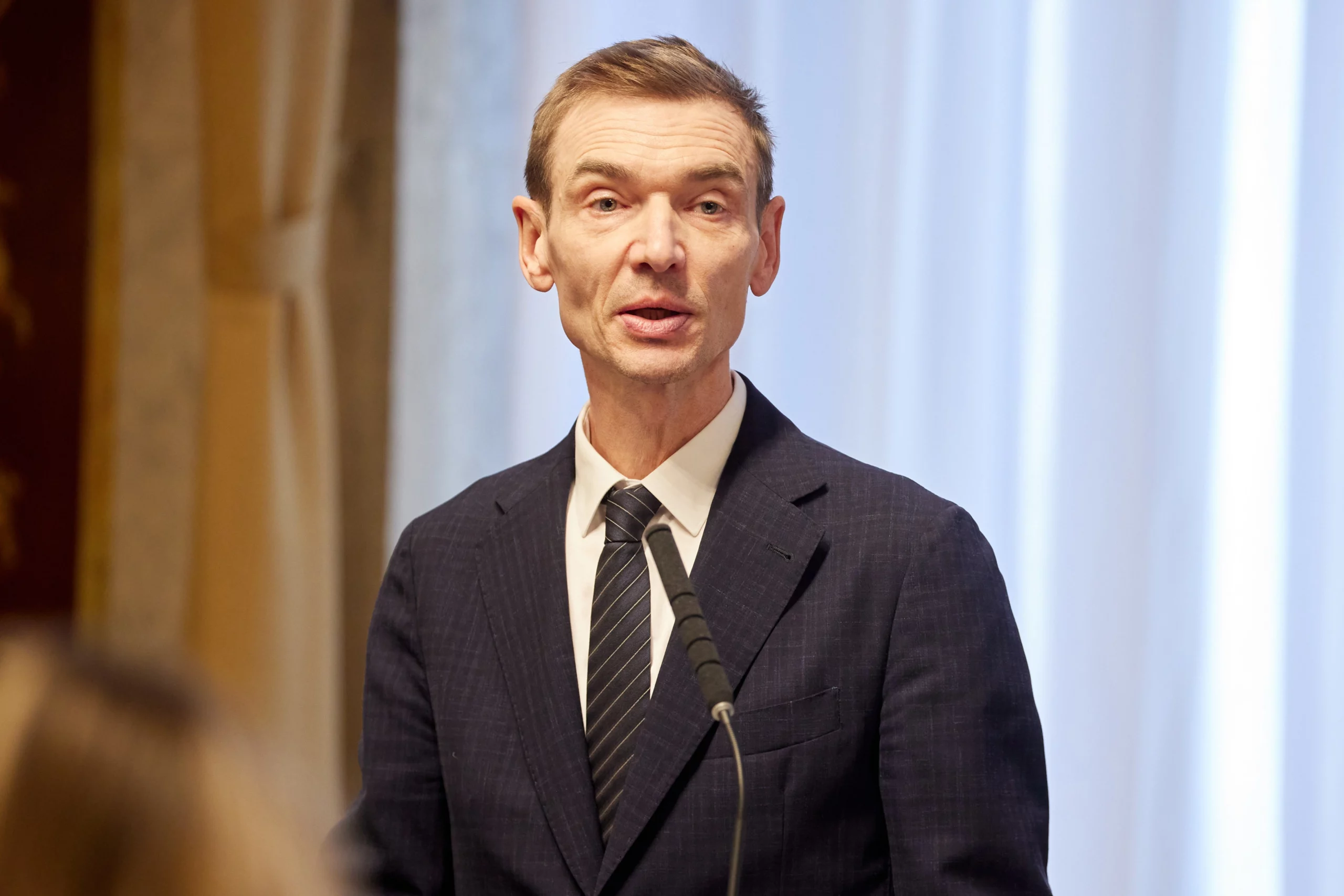 Nach dem Nationalrat stellte sich Finanzminister Gunter Mayr vorige Woche im Bundesrat vor. Foto: Thomas Topf