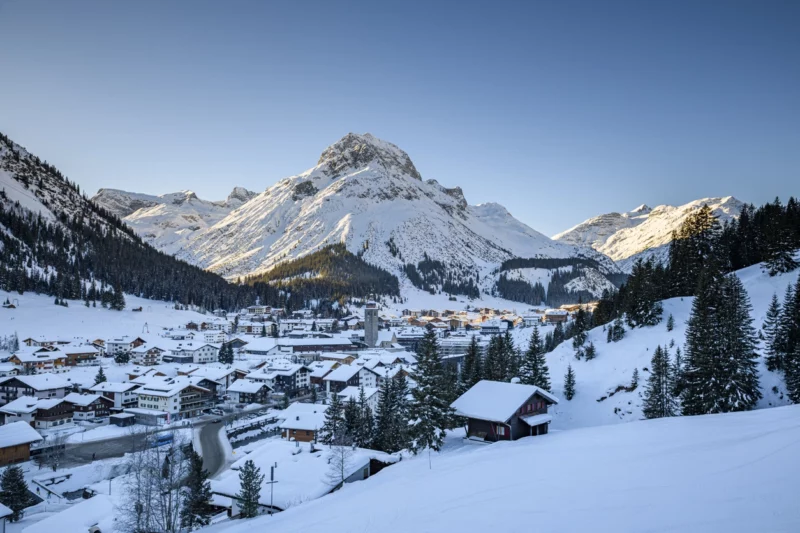 Aufatmen in vielen Wintersportorten. Die Saisonierkontingente werden erneut erhöht. Die Branche begrüßt die Entscheidung der Regierung. Foto: istock/Kemter