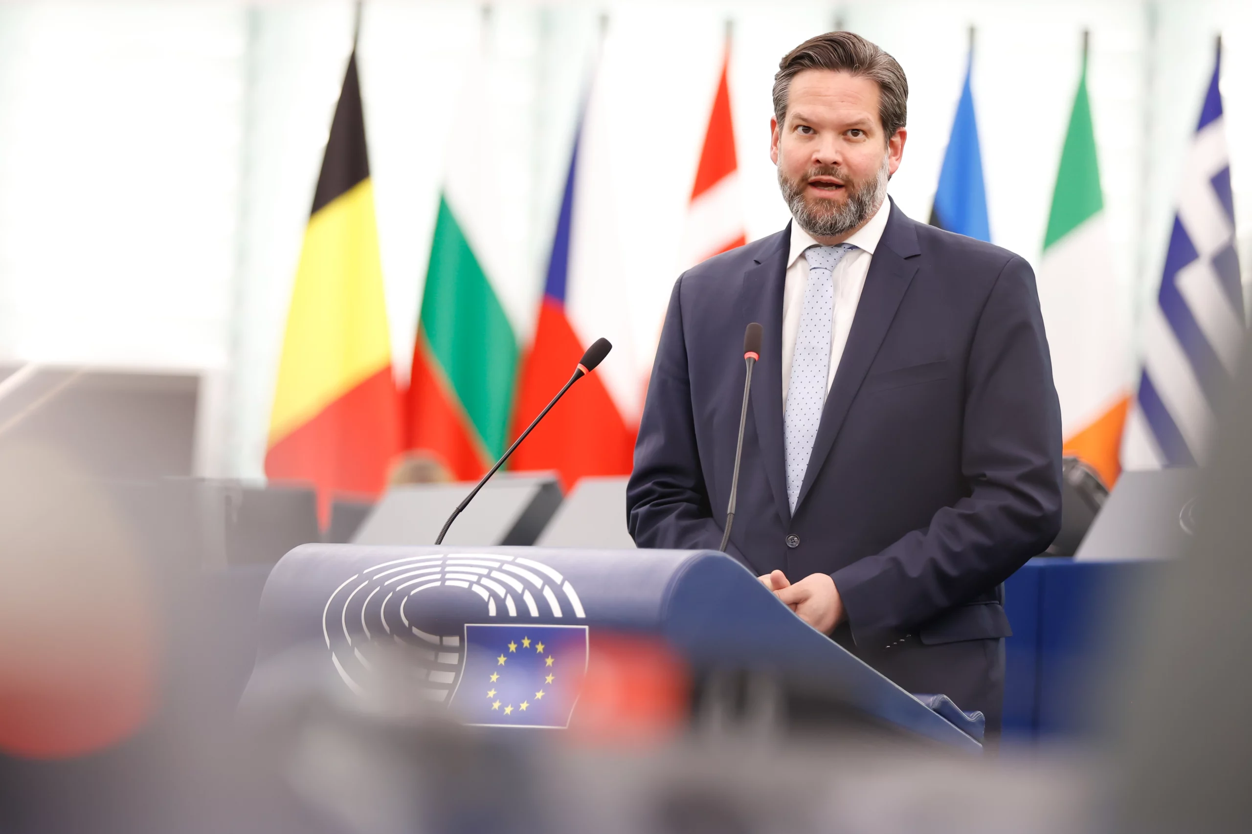 Lukas Mandl (ÖVP) hat als Mitglied des Europäischen Parlaments mehr als drei Jahre das Migrations- und Asylpaket verhandelt. Jetzt beginn der Sicherheitssprecher der ÖVP im EP mit den Verhandlungen über den Vorschlag der Kommission für zügigere Rückführungen abgelehnter Asylwerber. Foto: EU