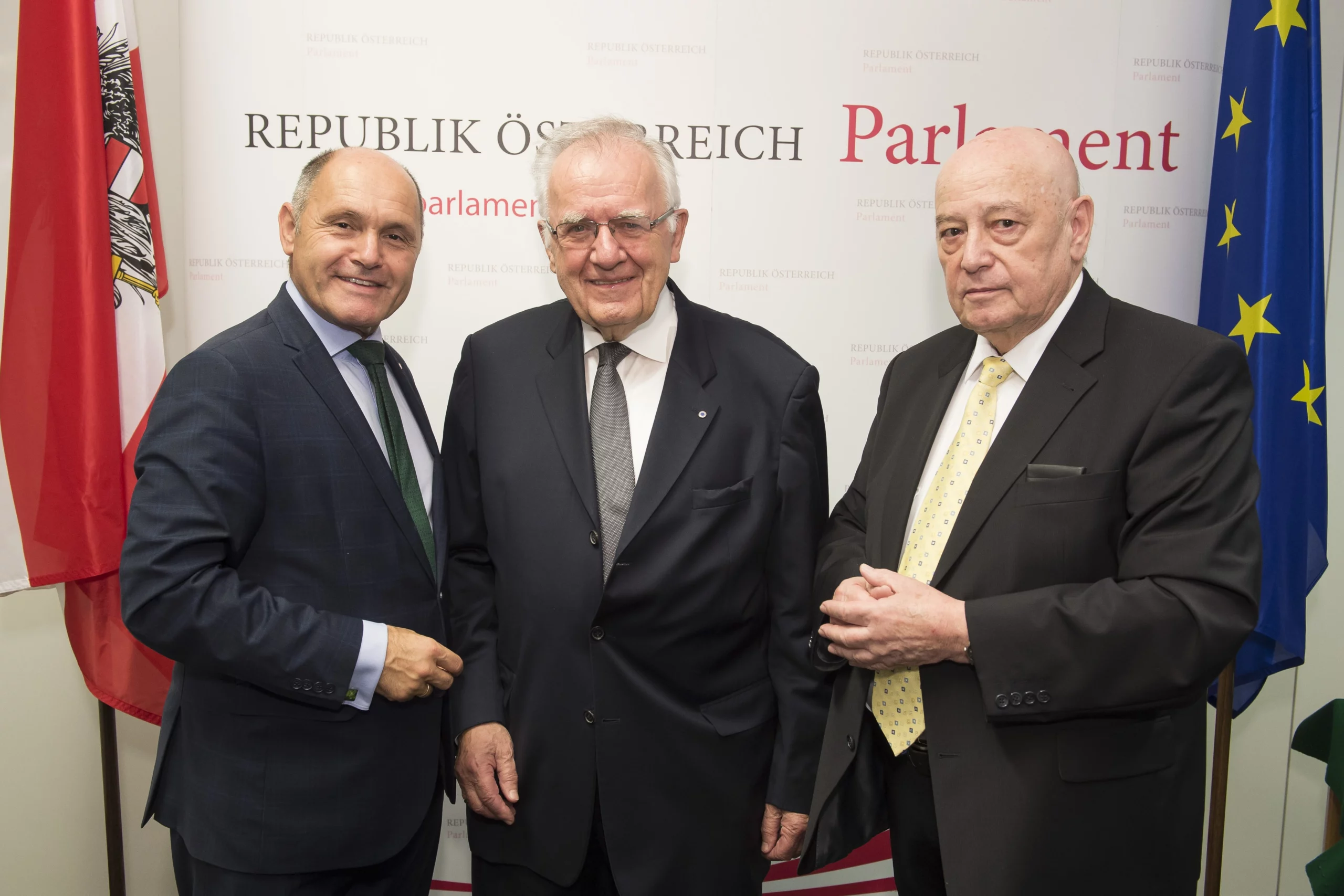 Dank und Anerkennung für Jahre als Generalsekretär des Europarates: Walter Schwimmer mit Nationalratspräsident Wolfgang Sobotka und Reg.Rat Anton Salesny am 24. Oktober 2018 im Parlament in Wien. Foto: Thomas Jantzen