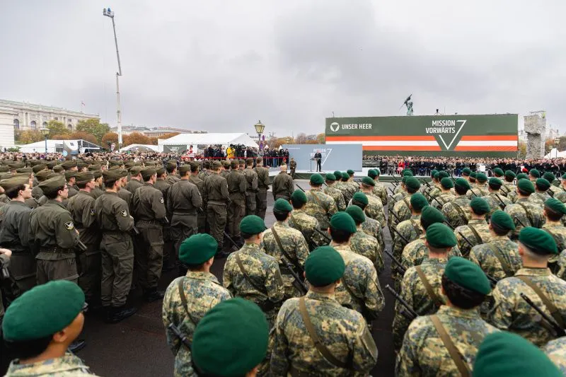 Für Grundwehrdiener steht eine längere Ausbildungszeit im Raum. Eine Kommission prüft die Verlängerung. Foto: BKA/Christopher Dunker