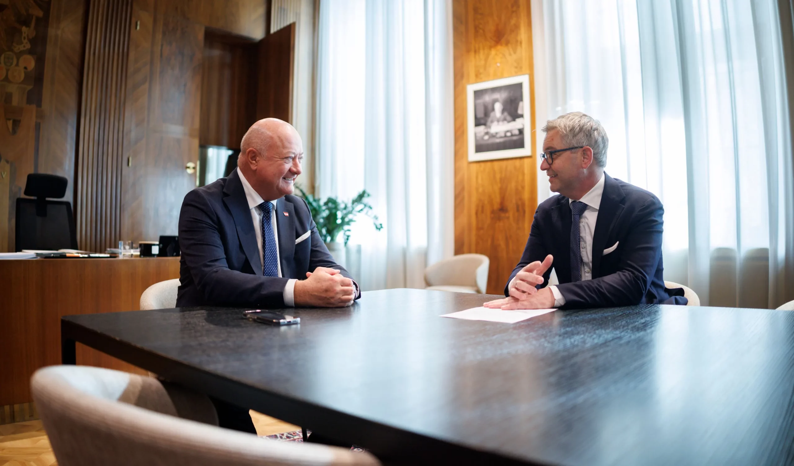 Magnus Brunner auf Wien-Tour: Gespräche mit Bundeskanzler Christian Stocker und Visite bei Bundesministerin Claudia Plakolm: Einigkeit im Kampf gegen illegale Migration und für konsequente Rückführungen. Fotos: Andy Wenzel