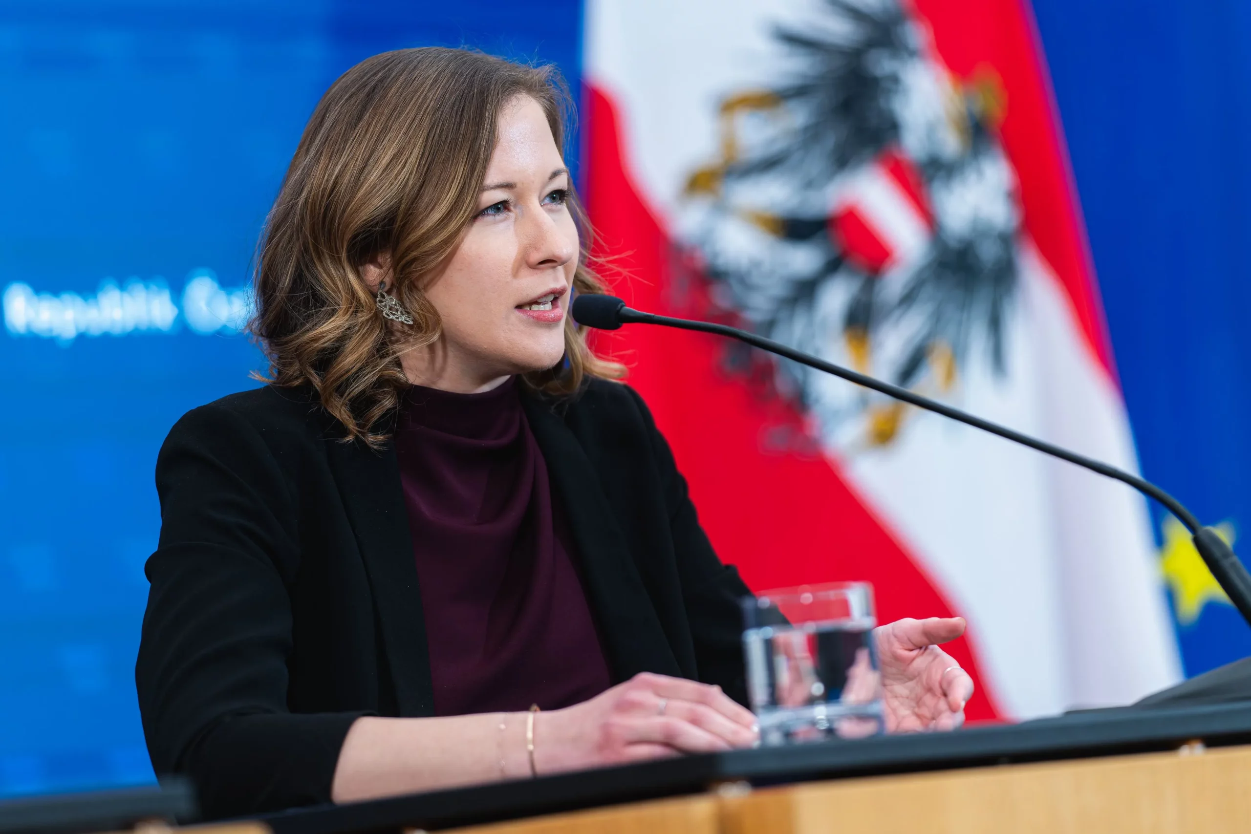Familienministerin Claudia Plakolm appelliert an Jugendliche, bei Problemen die Angebote an Unterstützung zu nutzen. Foto: Bka / Florian Schrötter