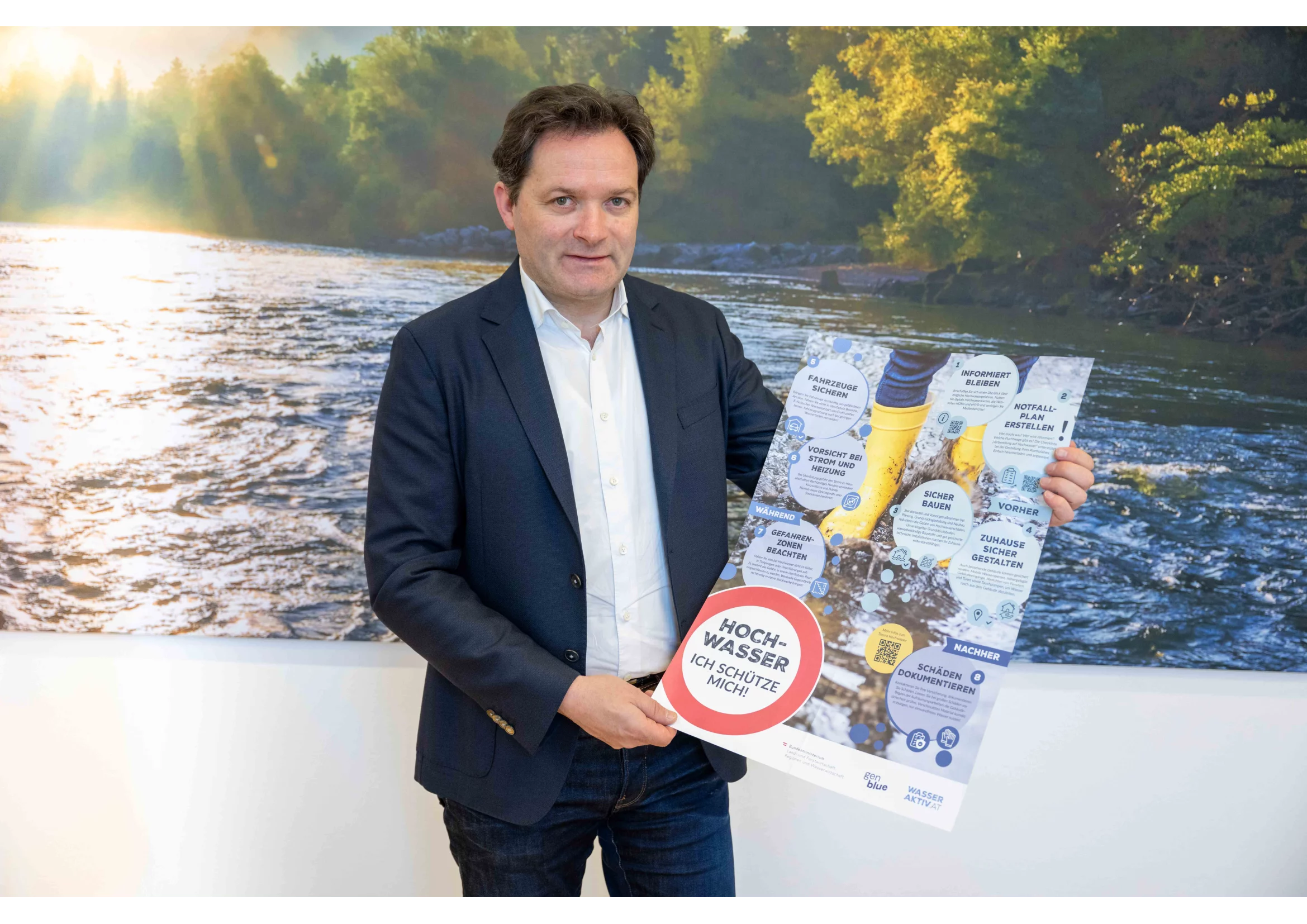 Info-Initiative für Schutz vor Hochwasser: Umwelt- und Wasserminister Norbert Totschnig. Foto: BMLUK / Hemerka