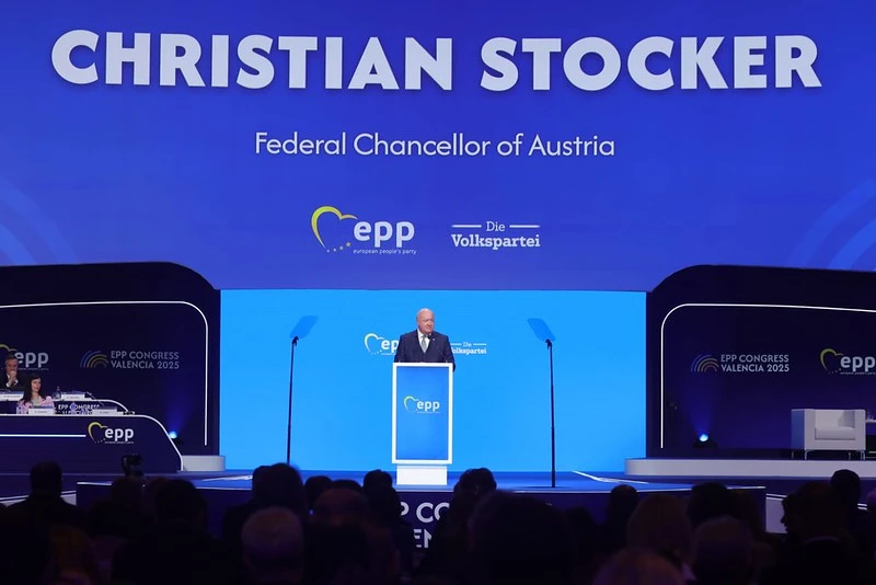 Der Bundesparteiobmann der Volkspartei, Bundeskanzler Christian Stocker, beim Kongress der Europäischen Volkspartei in Valencia: Für Wohlstand und wirtschaftliche Stärke, gegen illegale Migration und Extreme von Rechts und Links. Fotos: EVP