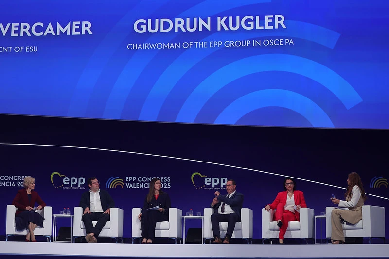 Europa muss sich der demografischen Wende befassen und strategisch beantworten: ÖVP-Ahg. Gudrun Kugler präsentiert beim Panel am EVP-Kongress die Resolution "Responding to the Demographic Winter"
