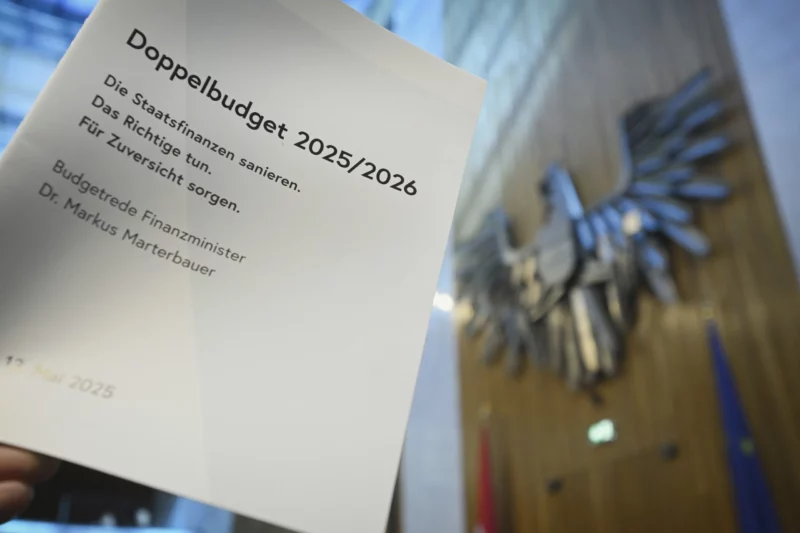 Sparen und sinnvoll investieren. So lautet die Devise für das Doppelbudget 2025/26, das am Dienstag präsentiert wurde.Foto: Parlamentsdirektion/Johannes Zinner