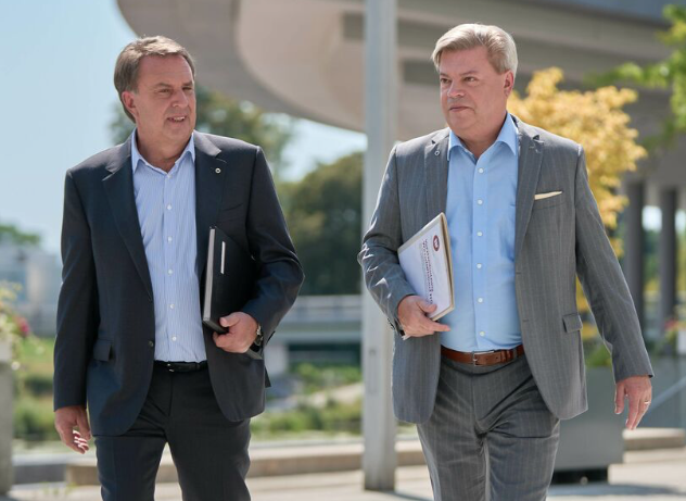 Transparenz auch bei NGOs: Harald Servus (r.), Direktor des Wirtschaftsbundes NÖ mit Obmann Wolfgang Ecker; Foto: WBNÖ/Monihart