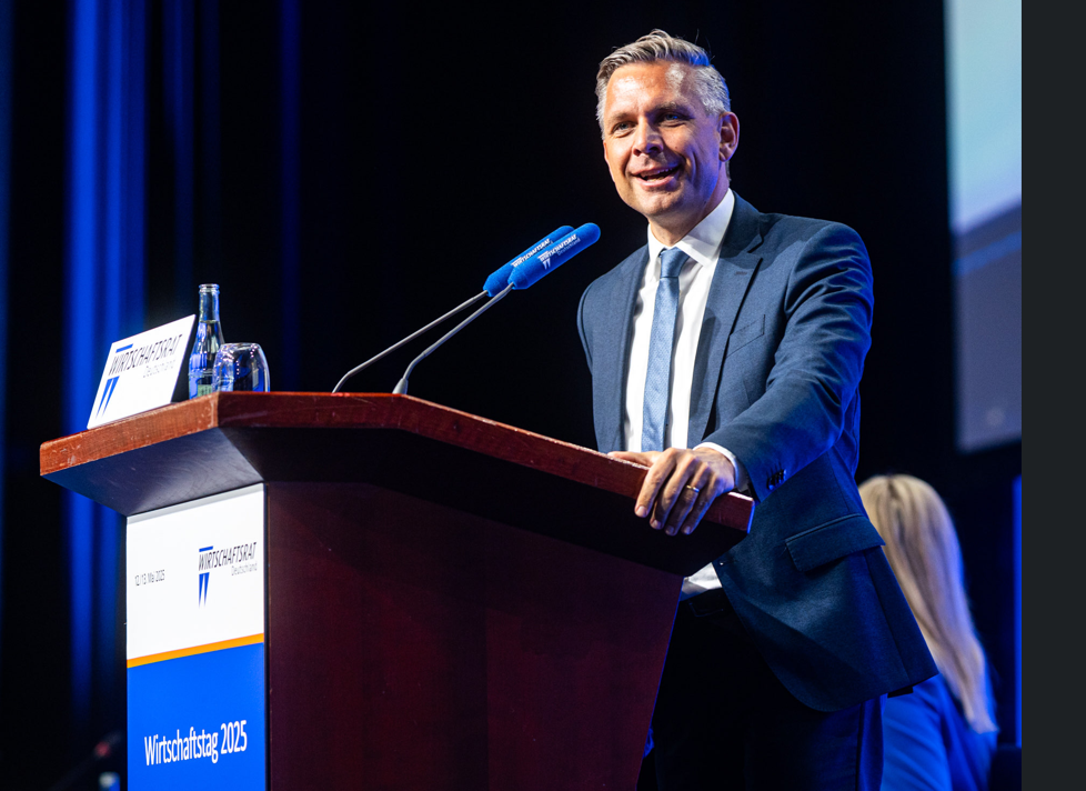 Europa soll über die Grenzen hinaus denken und etwa mit Kanada und Israel einen Binnenmarkt Plus anstreben, sagte Wirtschaftsministrer Wolfgang Hattmannsdorfer diese Woche vor dem Wirtschaftstag 2025 in Berlin. Foto: BMWET/Holey