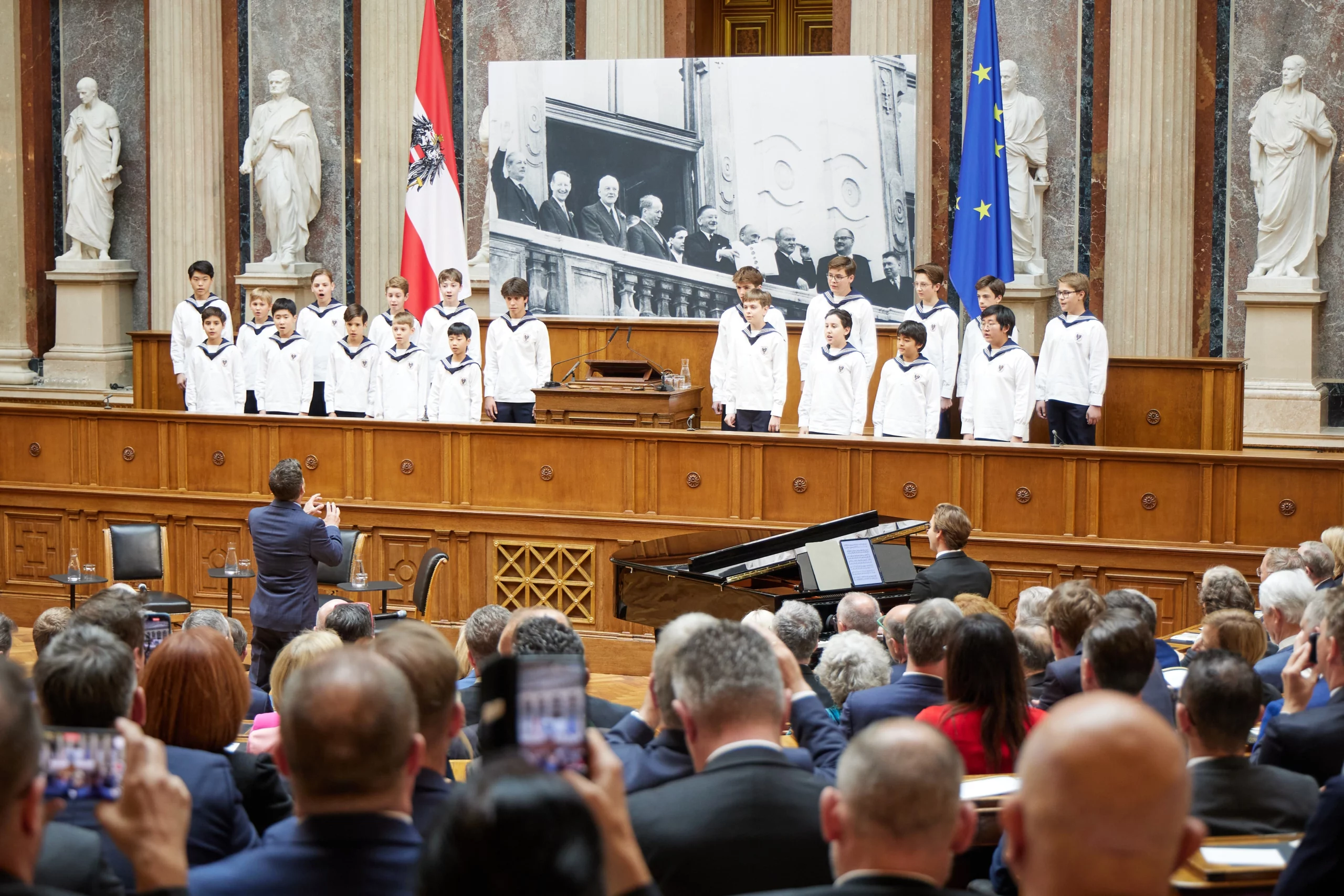 Das Parlament feierte 70 Jahre Staatsvertrag, musikalisch begleitet von den Wiener Sängerknaben. Foto: Thomas Topf