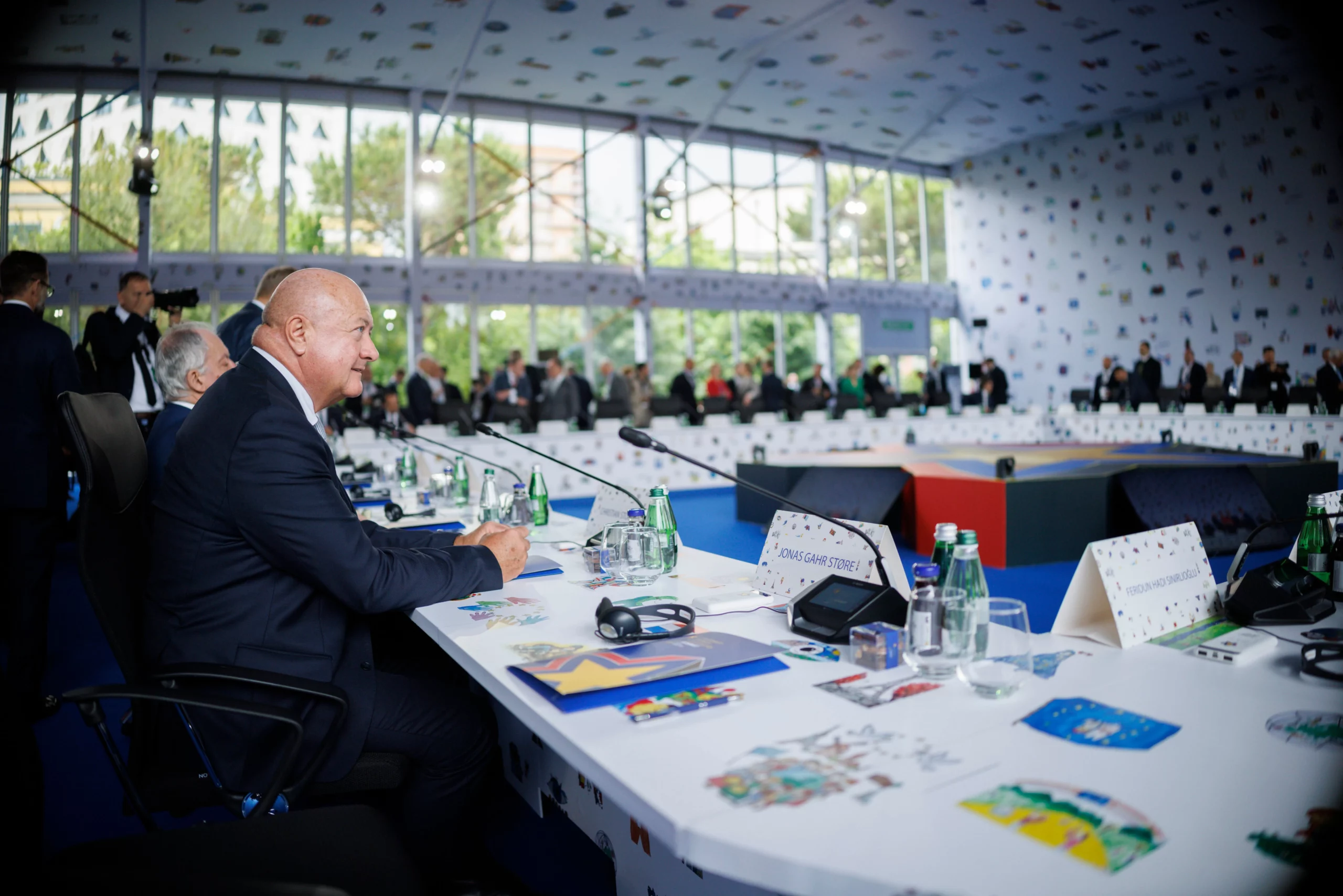 Der Kontinent rückt zusammen: Bundeskanzler Christian Stocker beim Gipfel der Europäischen Politischen Gemeinschaft in Tirana. Foto: Bka / Andy Wenzel