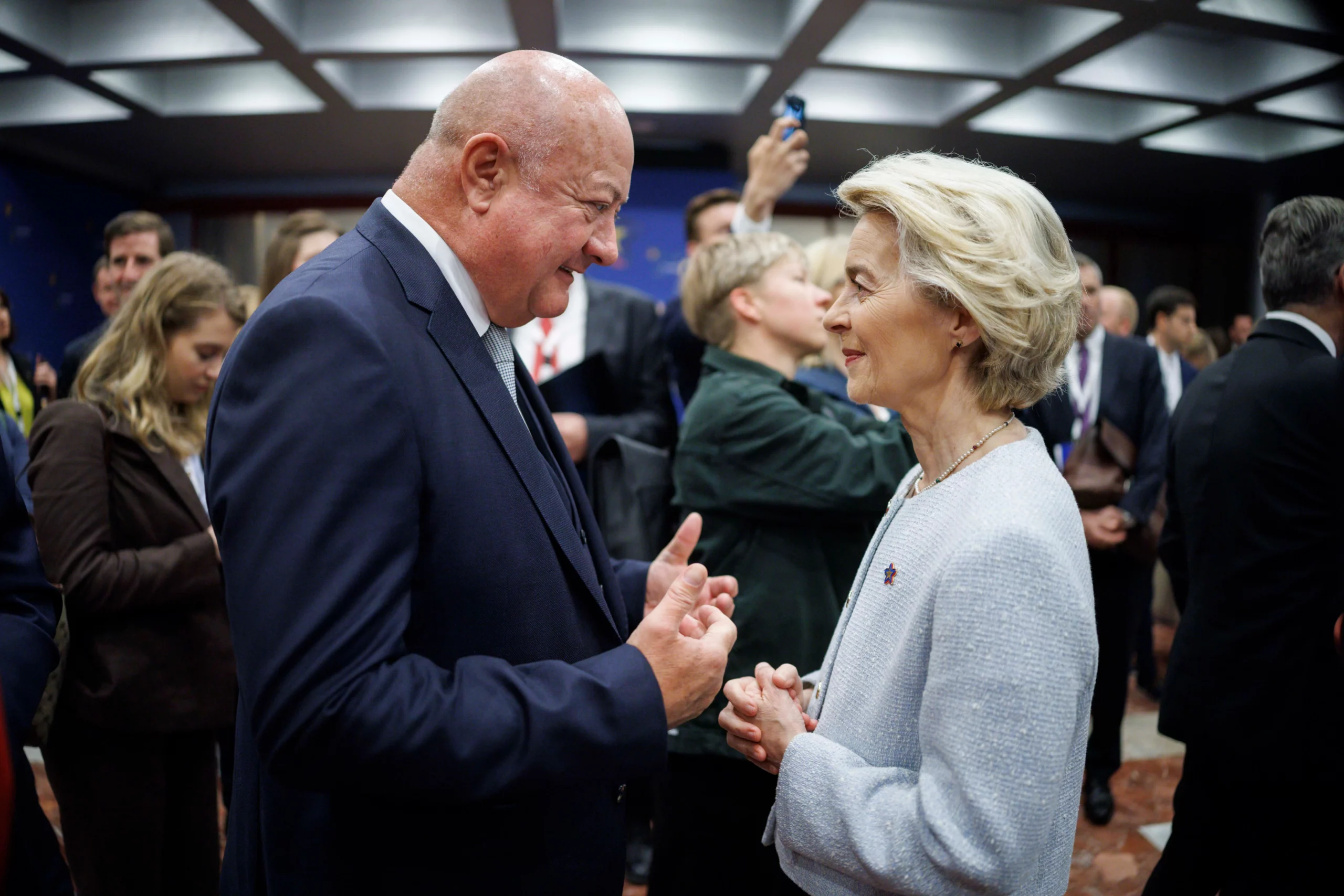 Kanzler Stocker und Kommissions-Präsidentin Ursula Von der Leyen beim Gipfel in Tirana.