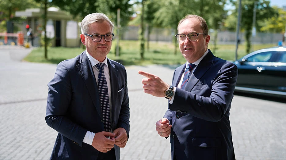 Migrations-Kommissar Magnus Brunner ist mit Innenminister Dobringt einig: EU-Asylpaket zügig umsetzen. Foto: BMI / Henning Schacht