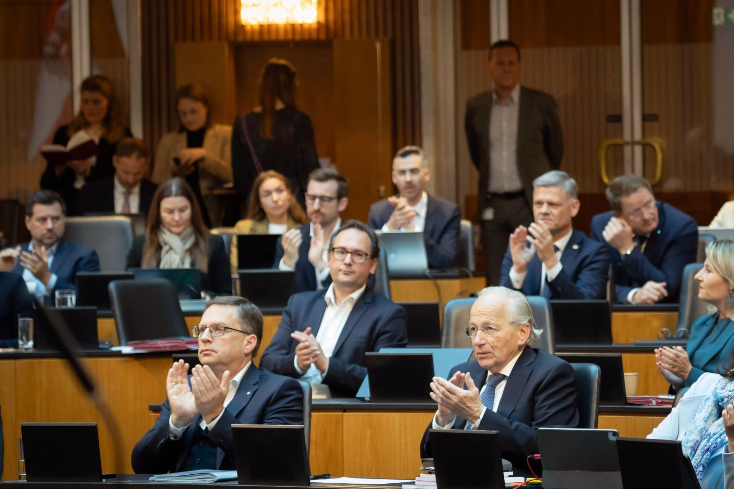 ... wofür er umgehend Applaus erhielt, etwa von August Wöginger und Rudolf Taschner.