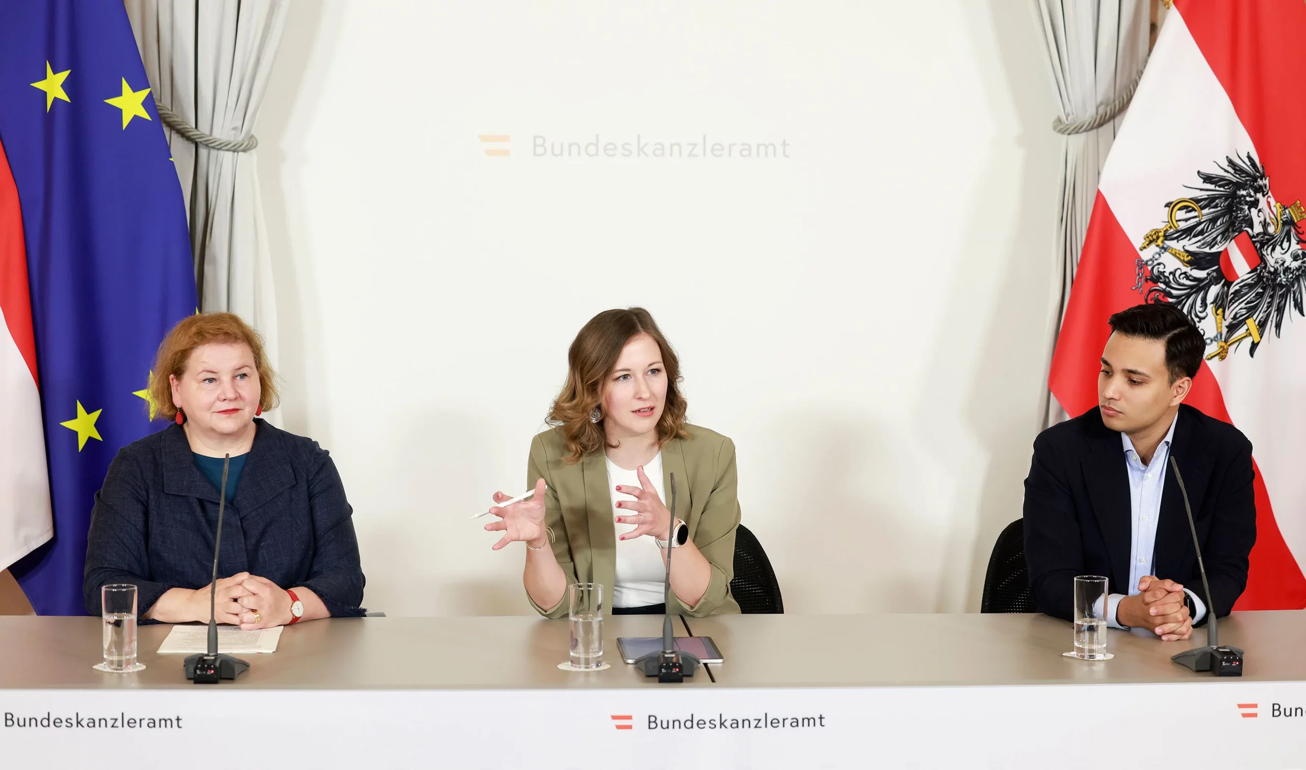 Verbot der Kinderehe: Korinna Schumann, Claudia Plakolm und Yannick Shetty. Foto: R. Aigner