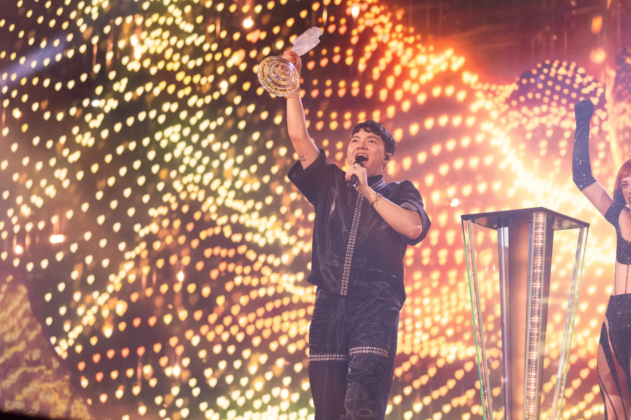 Der Countertenor mit dem Künstlernamen JJ gewann für Österreich den Eurovision Song Contest 2025. Die Begeisterung ist enorm - und erfasst auch die Spitze des Staates und der Regierung. Foto: ORF/EBU/Corinnne Cumming
