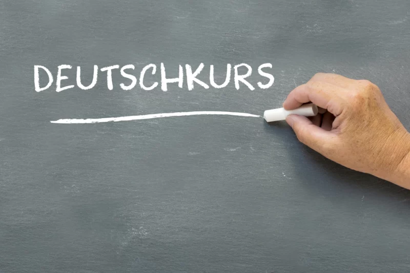 Neben Deutschkurse wird auch in andere Zukunftsthemen investiert. Insgesamt sind im Budget 600 Millionen Euro an Investitionen vorgesehen. Foto: istock/fermate