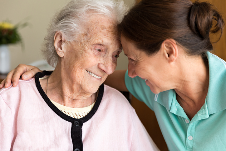Der 12. Mai ist der Tag der Pflege. Klubobmann August Wöginger bezeichnet die Pflege als "Rückgrat einer würdevollen Gesellschaft". Foto: istock / FredFroese