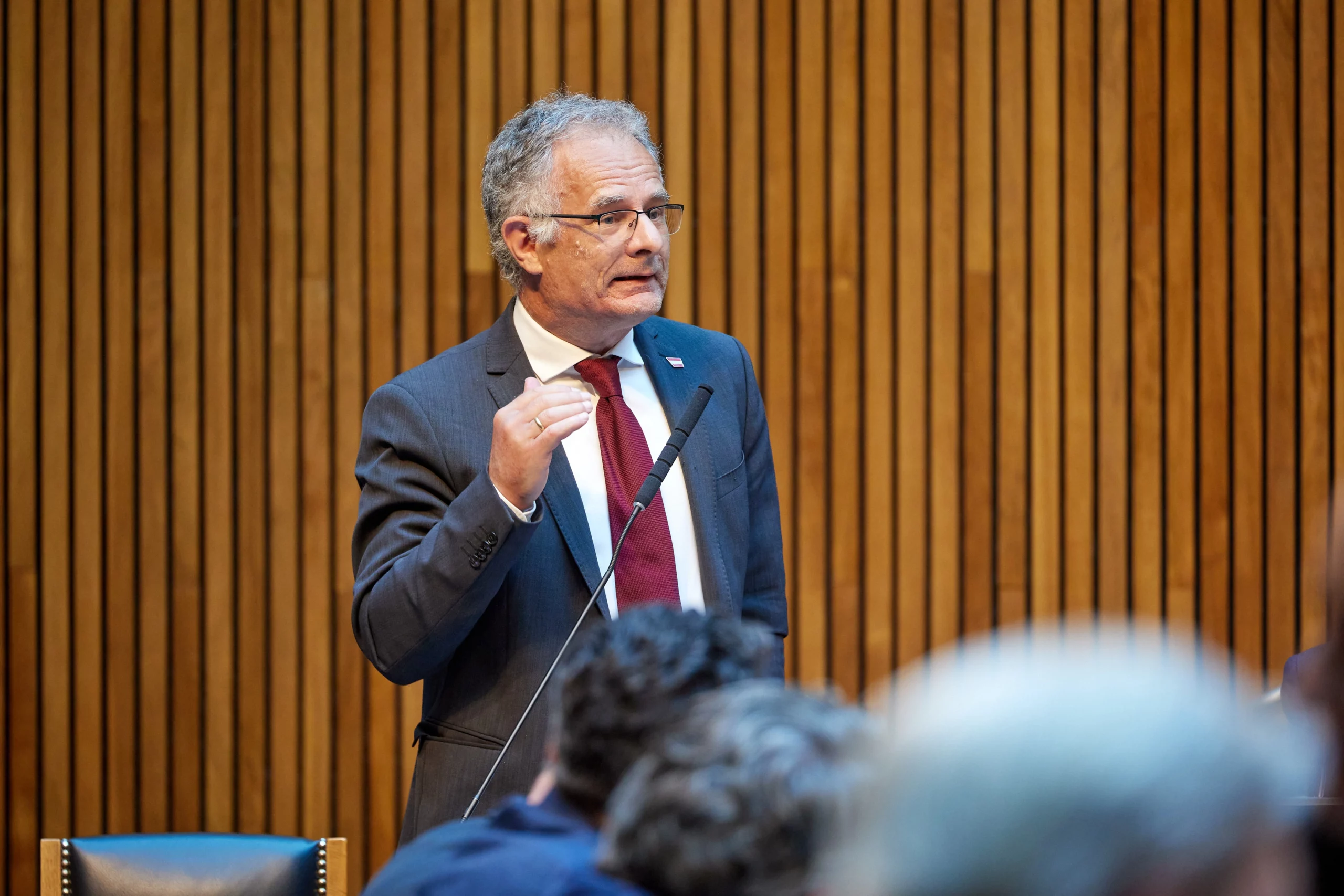 Kurs auf Konsolidierung: Finanzminister Markus Marterbauer vor dem Nationalrat. Foto: Thomas Topf