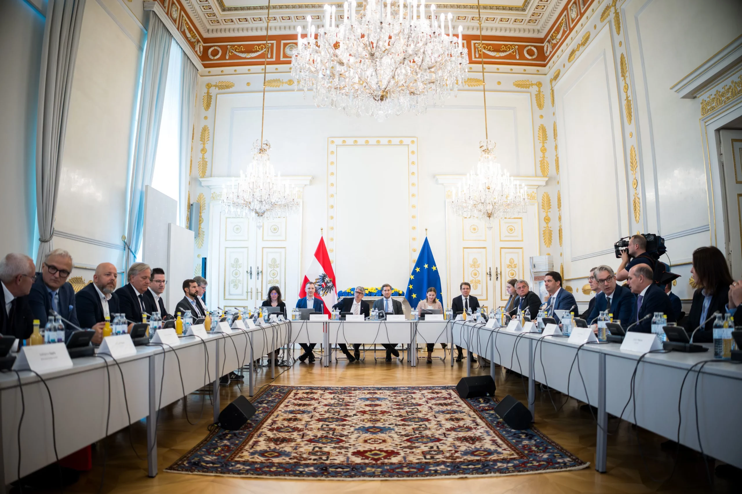 Wirtschaftsgipfel im Bundeskanzleramt unter Vorsitz des für Digitalisierung zuständigen Staatssekretärs Alexander Pröll: Die ID Austria setzt ihren Erfolgskurs fort. Foto: Bka / Christopher Dunker
